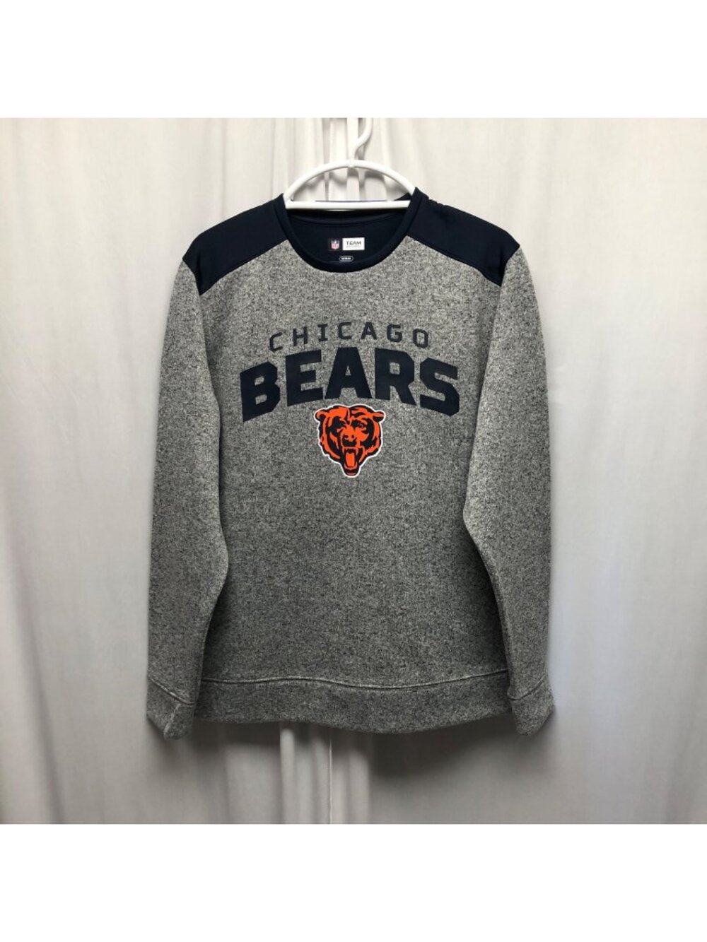 Chicago Bears NFL Team Apparel Mens Size Medium Gray Navy Knit Sweatshirt NEW